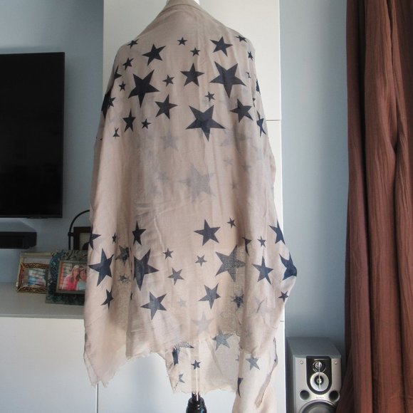 9/11 Memorial Oversized Scarf Patriotic Stars USA Scarf Toupe and Blue Polyester - Picture 3 of 7